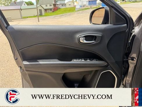 Used 2019 Jeep Compass Latitude w/ Cold Weather Group AWD/4WD image 27