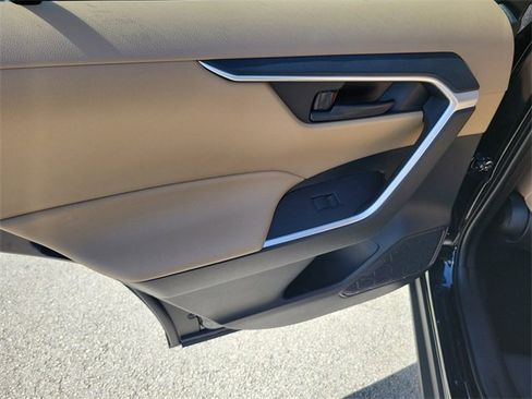 Used 2025 Toyota RAV4 LE image 9