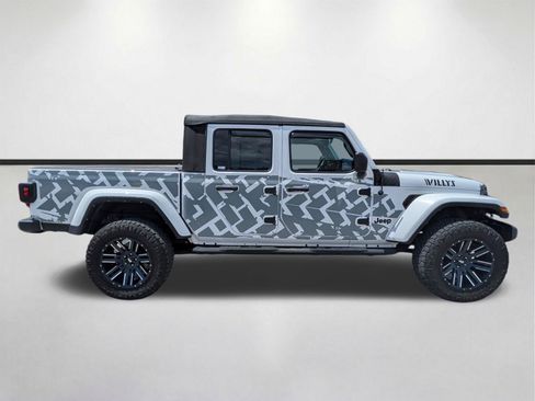 Used 2021 Jeep Gladiator Sport AWD/4WD image 3