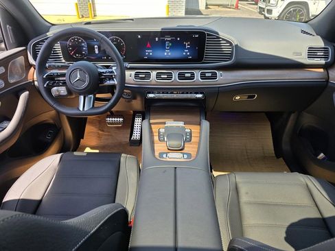 New 2026 Mercedes-Benz GLS 580 4MATIC image 28