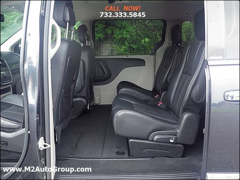Used 2014 Chrysler Town & Country Touring-L w/ Driver Convenience Group image 13