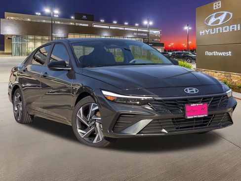Certified 2025 Hyundai Elantra Sport FWD image 3