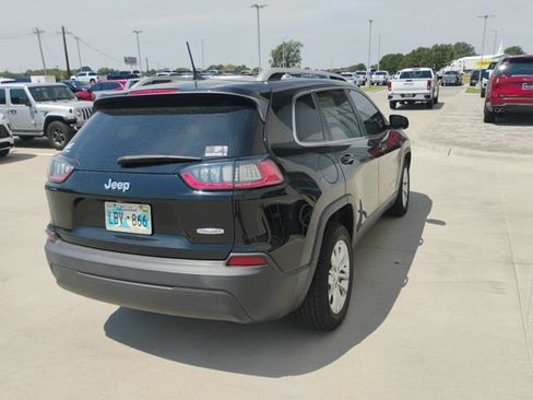 Used 2019 Jeep Cherokee Latitude w/ Popular Appearance Group FWD image 3