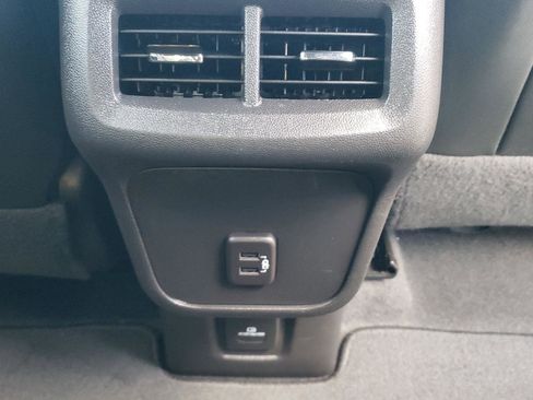 Used 2023 Chevrolet Equinox Premier image 14