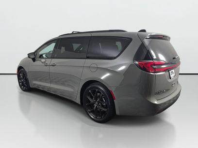 Used 2025 Chrysler Pacifica Limited