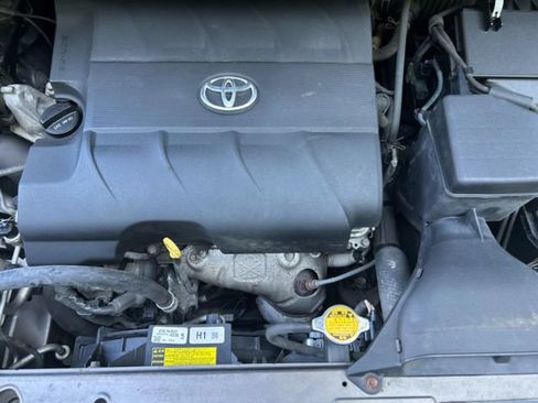 Used 2013 Toyota Sienna L w/ Towing Pkg FWD image 32