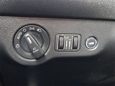 Used 2022 Dodge Challenger GT image 17