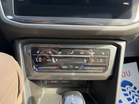 Certified 2022 Volkswagen Tiguan SE image 30