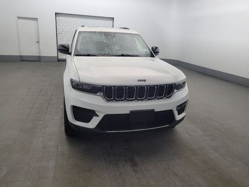 Used 2023 Jeep Grand Cherokee Laredo AWD/4WD image 14