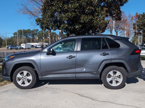 Used 2021 Toyota RAV4 LE image 7