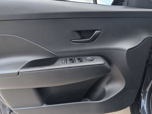 Used 2025 Hyundai Kona SEL FWD image 11