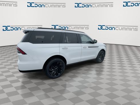 New 2026 Lincoln Navigator Reserve w/ Jet Appearance Package AWD/4WD image 8
