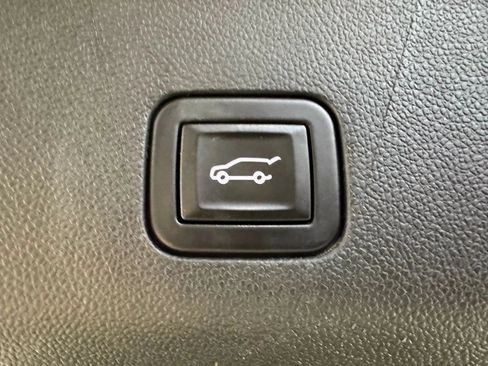 Used 2024 Chevrolet Suburban Premier AWD/4WD image 27
