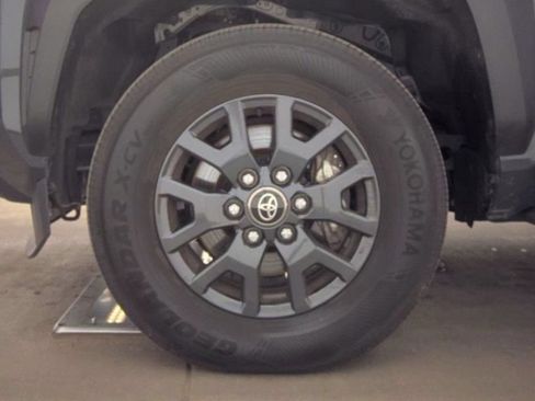 Used 2025 Toyota 4Runner SR5 AWD/4WD image 21