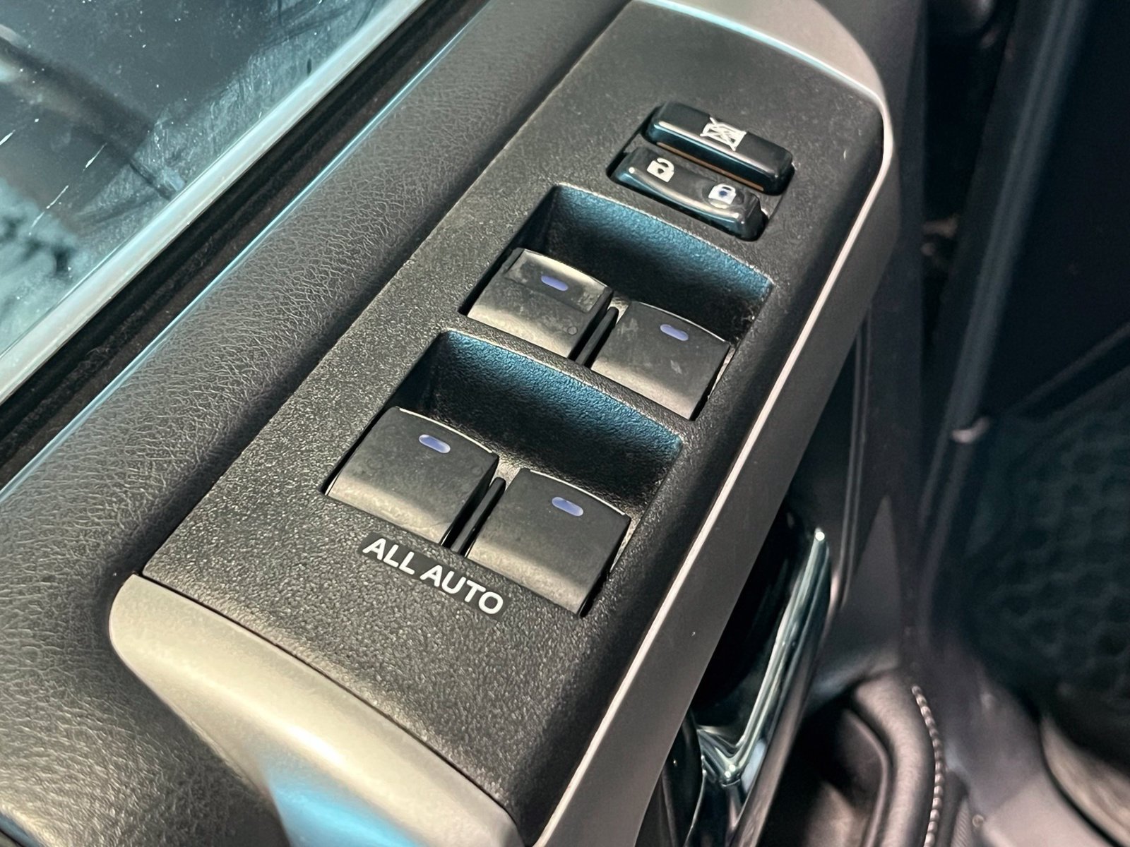 Used 2014 Toyota 4Runner SR5 AWD/4WD image 32