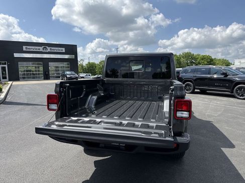 New 2026 Jeep Gladiator Sport AWD/4WD image 17