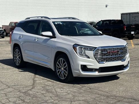 Used 2024 GMC Terrain Denali w/ Denali Premium Package image 7
