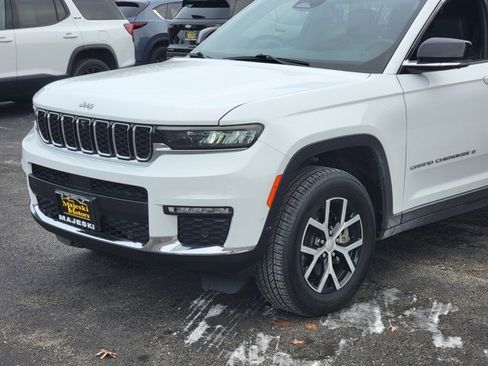 Used 2024 Jeep Grand Cherokee L Limited w/ Luxury Tech Group II image 16