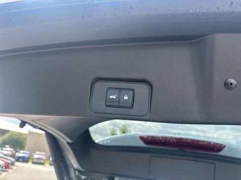 Used 2025 Nissan Rogue SV AWD/4WD image 11