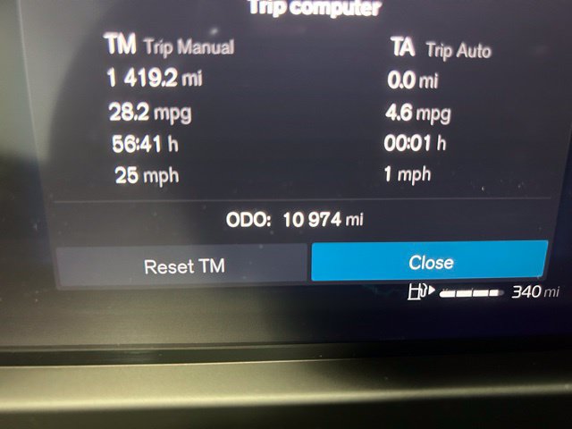Certified 2025 Volvo XC40 B5 Plus AWD/4WD image 12