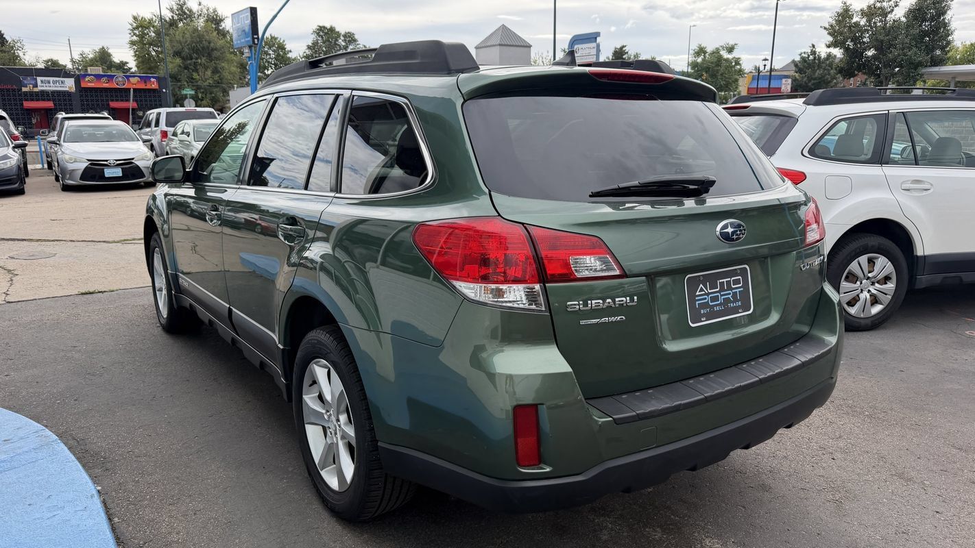 Used 2013 Subaru Outback 2.5i Limited AWD/4WD image 4