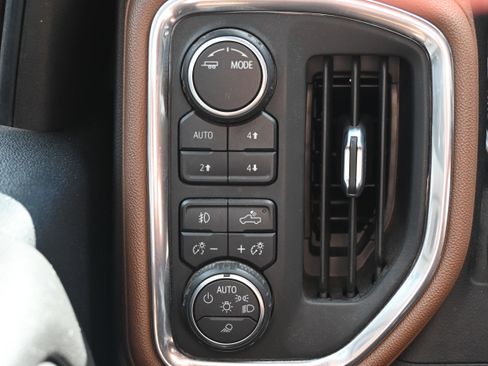 Used 2020 Chevrolet Silverado 3500 High Country image 13