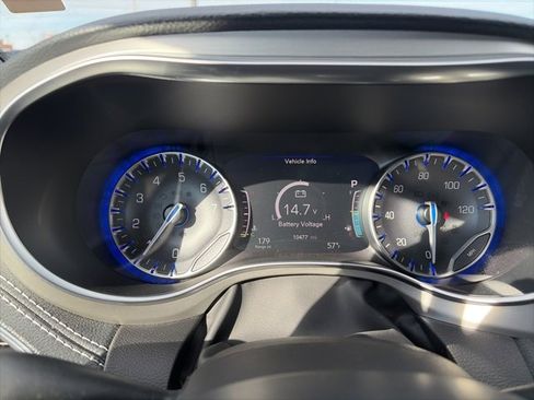 Used 2023 Chrysler Pacifica Limited w/ S Appearance Package image 21