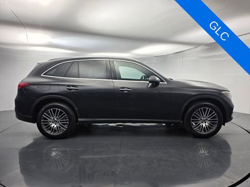 Used 2024 Mercedes-Benz GLC 300 4MATIC image 3