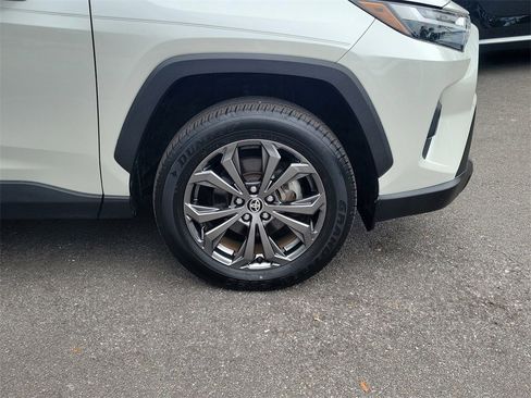 Used 2022 Toyota RAV4 XLE Premium image 17