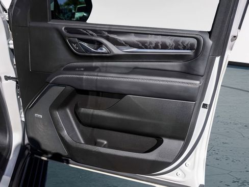 Used 2021 GMC Yukon XL Denali w/ Denali Premium Package image 34