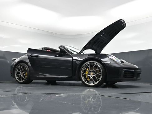 Certified 2021 Porsche 911 Targa 4S AWD/4WD image 32