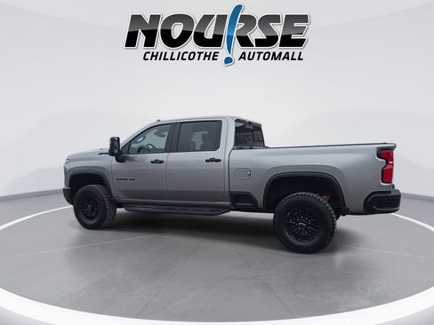 Used 2024 Chevrolet Silverado 2500 ZR2 w/ Technology Package image 6