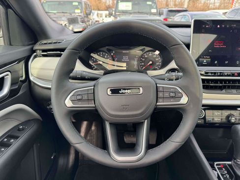 Used 2025 Jeep Compass Limited w/ Sun & Sound Group AWD/4WD image 15