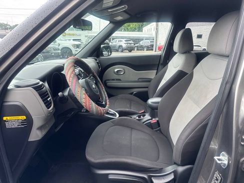 Used 2019 Kia Soul FWD image 17