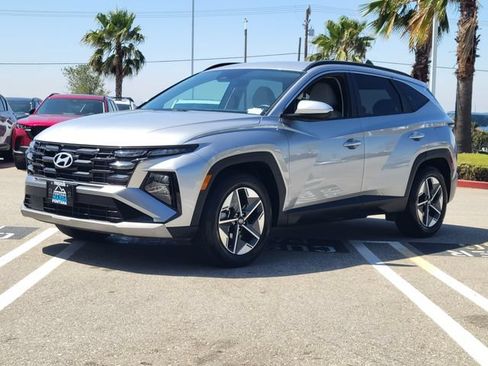 Used 2025 Hyundai Tucson SEL FWD image 2
