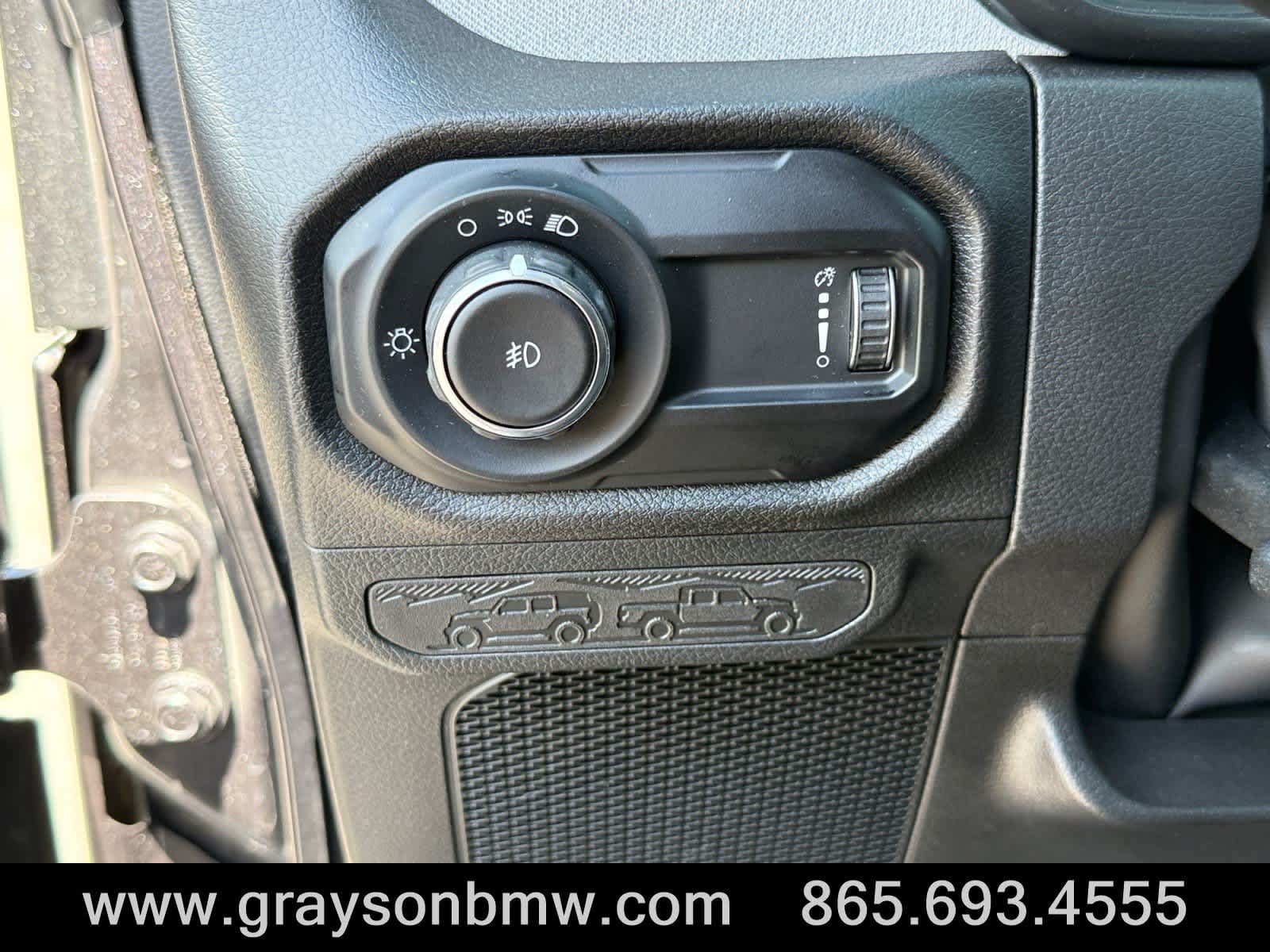 Used 2025 Jeep Wrangler Sport AWD/4WD image 30