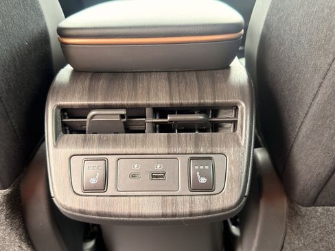 Used 2024 Nissan Ariya FWD image 29
