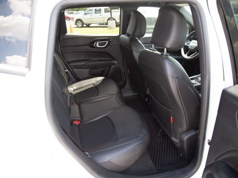 Used 2025 Jeep Compass Trailhawk AWD/4WD image 22