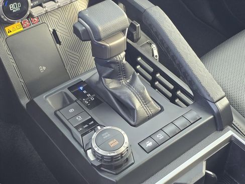 Used 2025 Toyota Tacoma Limited image 23