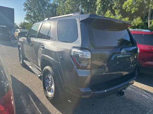 Used 2022 Toyota 4Runner SR5 Premium w/ Moonroof Package AWD/4WD image 6