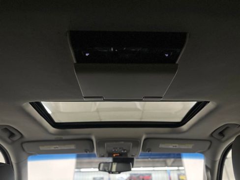 Used 2015 Chevrolet Suburban LTZ RWD image 25