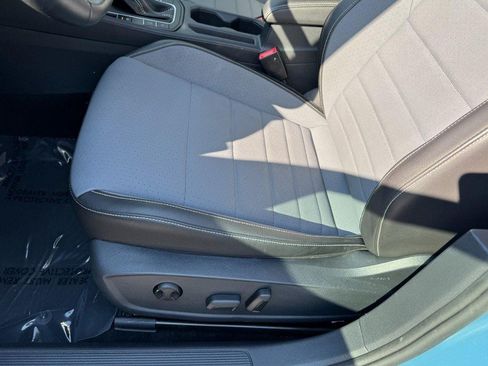 Used 2025 Volkswagen Jetta SE FWD image 14