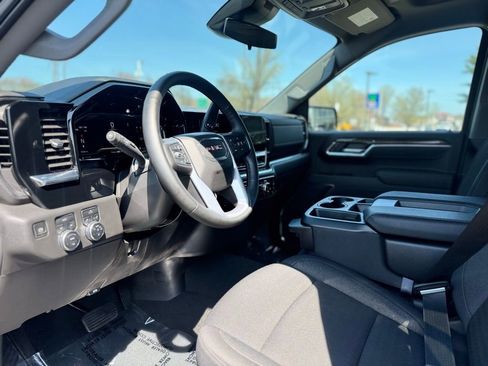 Used 2025 GMC Sierra 1500 Elevation image 14