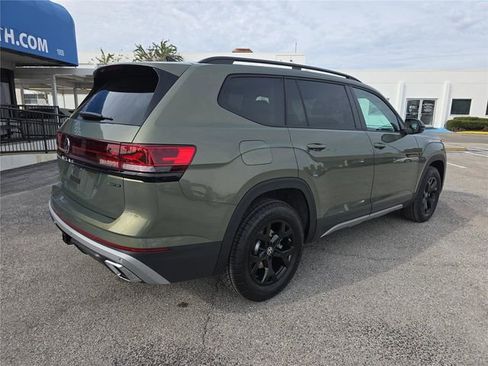 New 2026 Volkswagen Atlas Peak Edition image 3