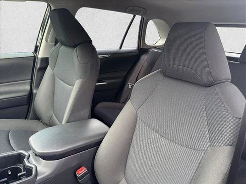 Certified 2025 Toyota RAV4 LE AWD/4WD image 17