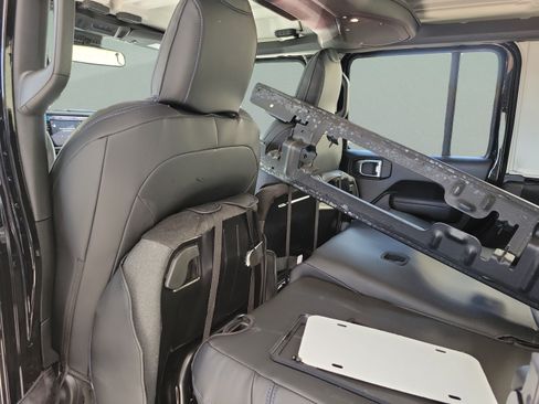 Used 2024 Jeep Wrangler Unlimited AWD/4WD image 5