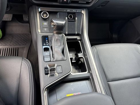 Used 2024 Lexus GX 550 w/ Cold Area Package AWD/4WD image 17