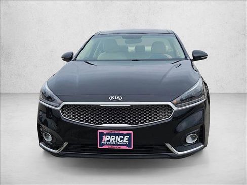 Used 2018 Kia Cadenza Premium w/ Luxury Package FWD image 2