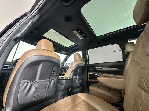 Used 2020 Kia Telluride SX w/ SX Prestige Package image 38