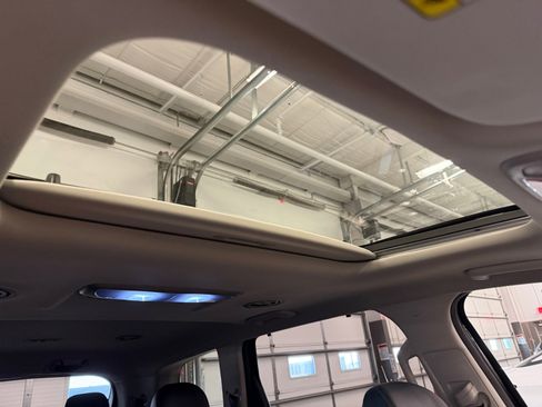 Used 2024 Kia Telluride EX w/ EX Captain's Chair Package image 20